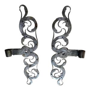 Paire de pentures en fer forgé et gravé Allemagne XVIIIe siècle