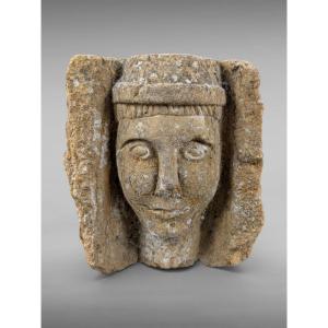 Important fragment sculpté en pierre représentant un visage humain haute èpoque