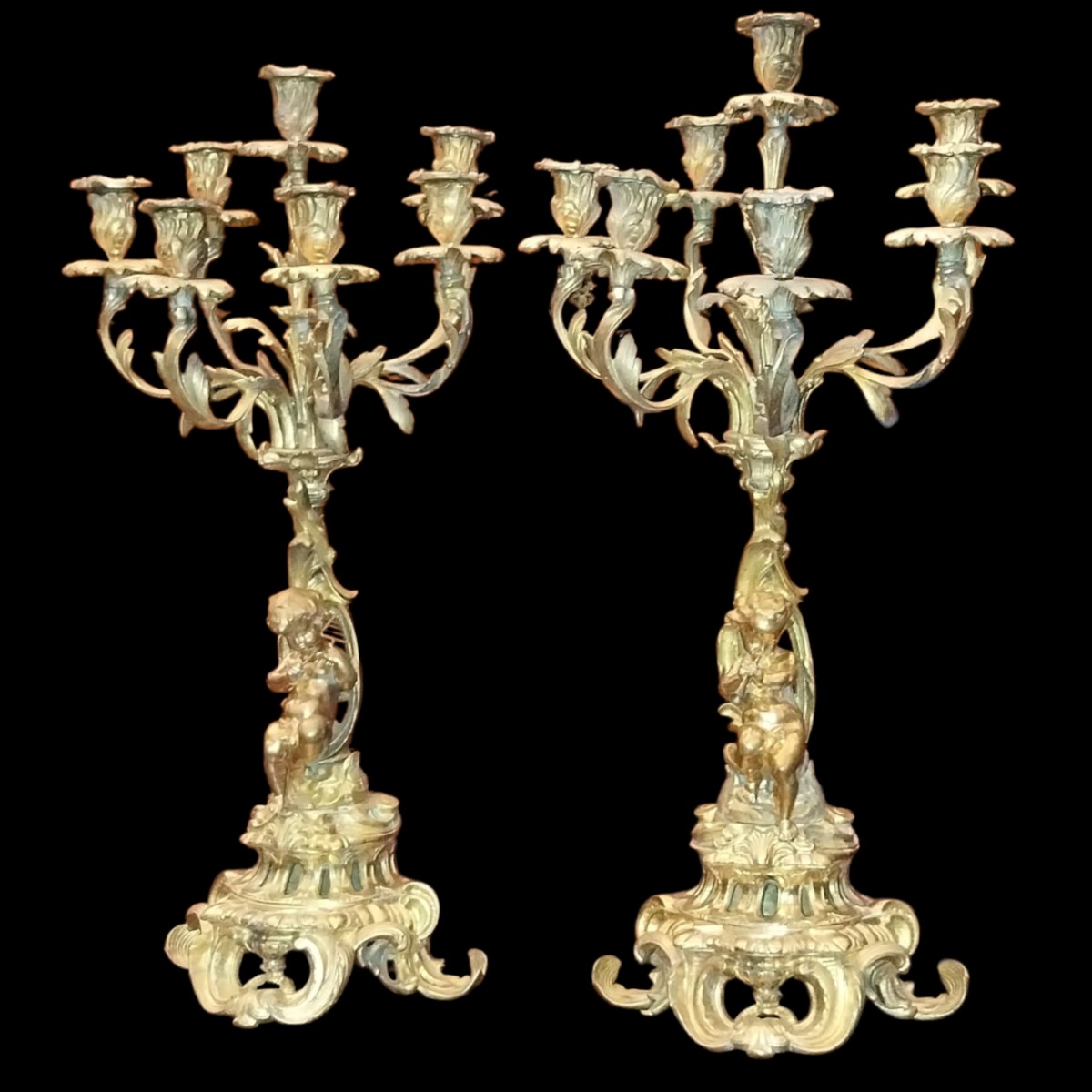 Chandeliers en bronze doré.