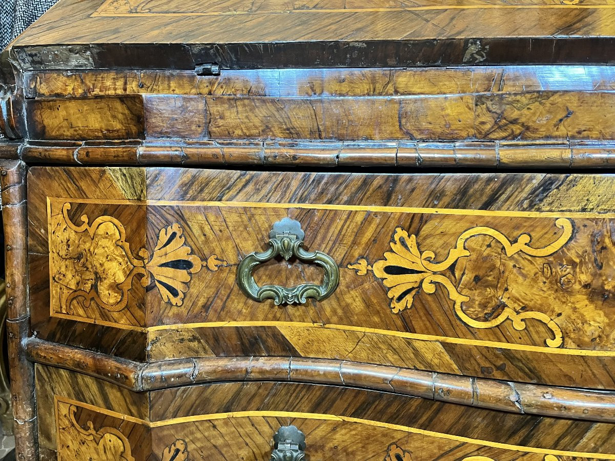 18th Century Walnut Veneered Bureau Inlaid-photo-1