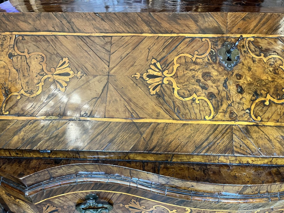 18th Century Walnut Veneered Bureau Inlaid-photo-2