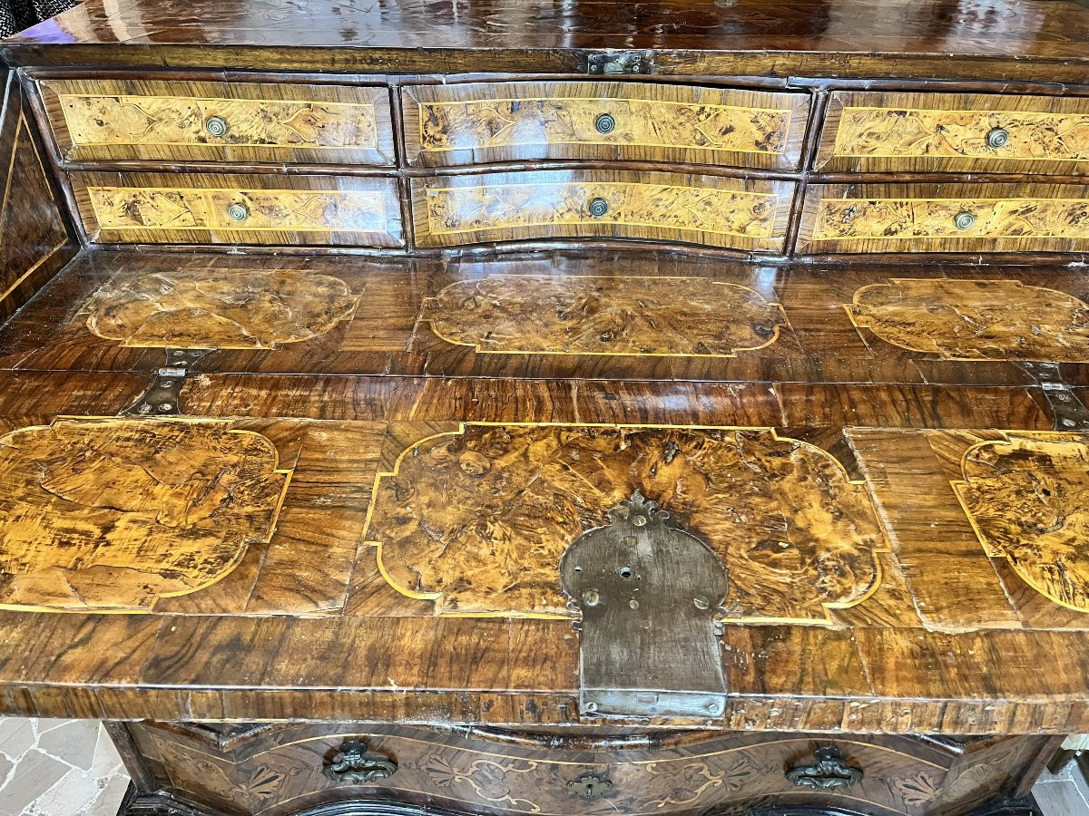 18th Century Walnut Veneered Bureau Inlaid-photo-3