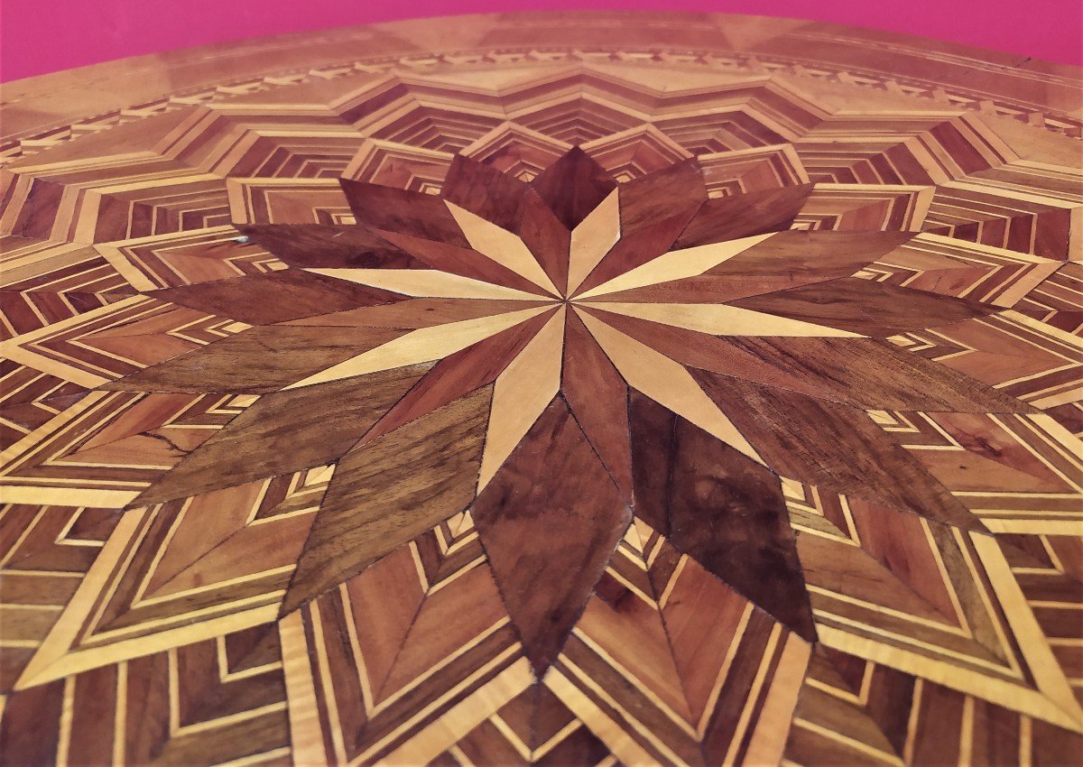 Small Round Inlaid Coffee Table-photo-3