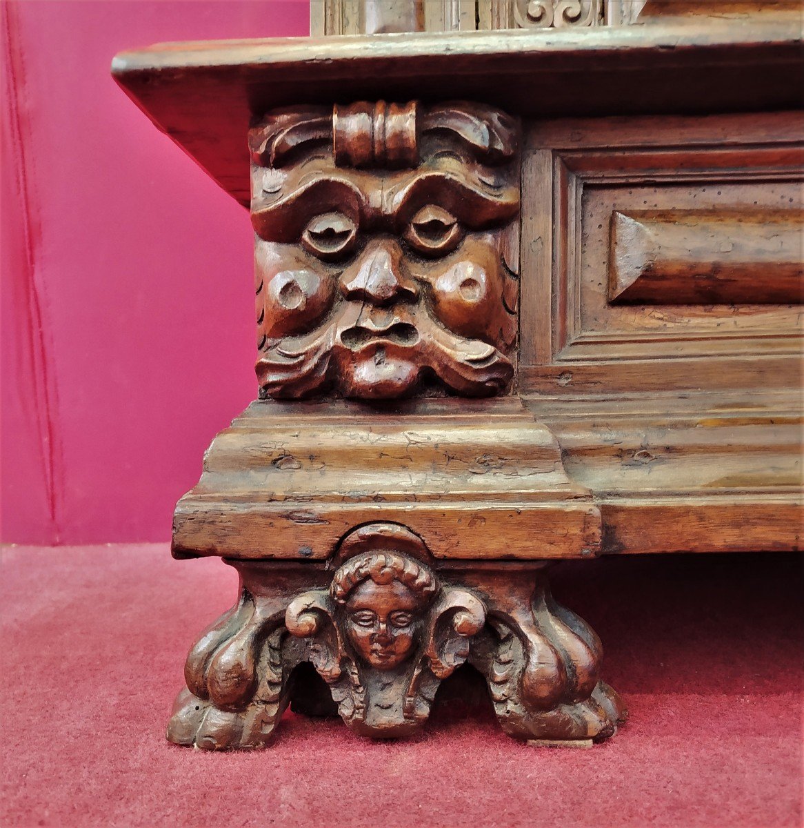 Venetian Kneeler 600-photo-2