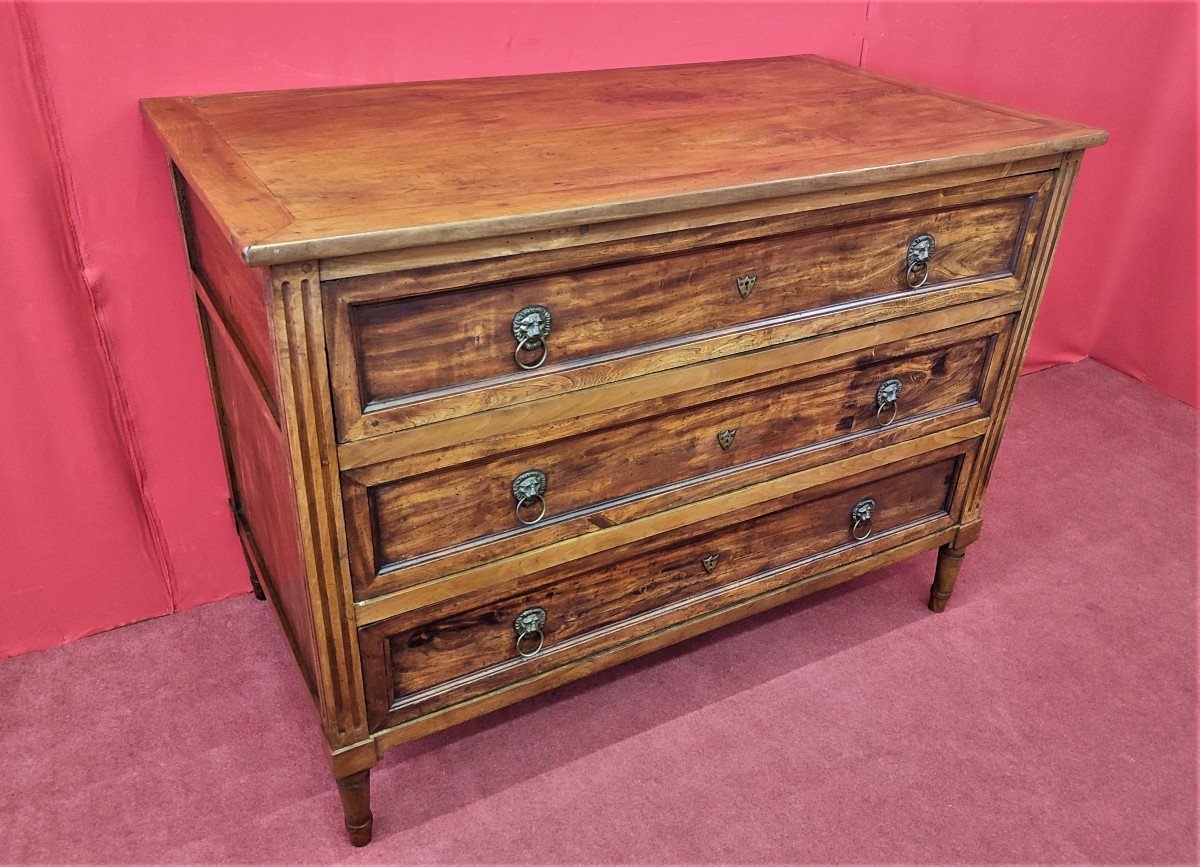 Louis XVI Chest Of Drawers With Turned Leg