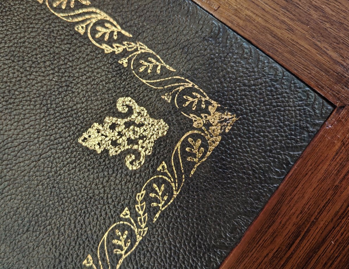 Venetian Writing Table-photo-4