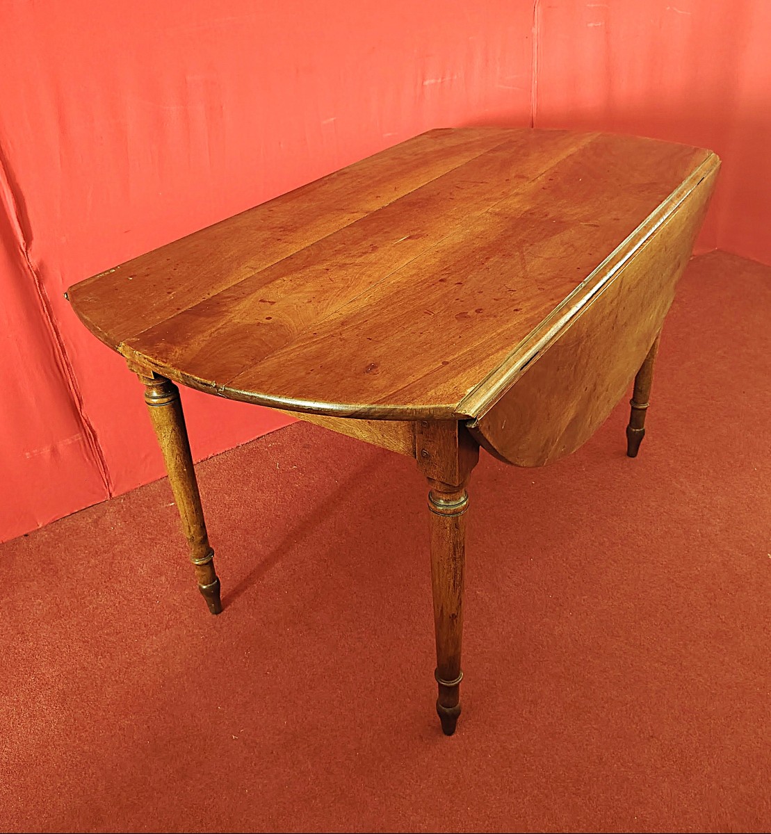 Table pliante à rabats