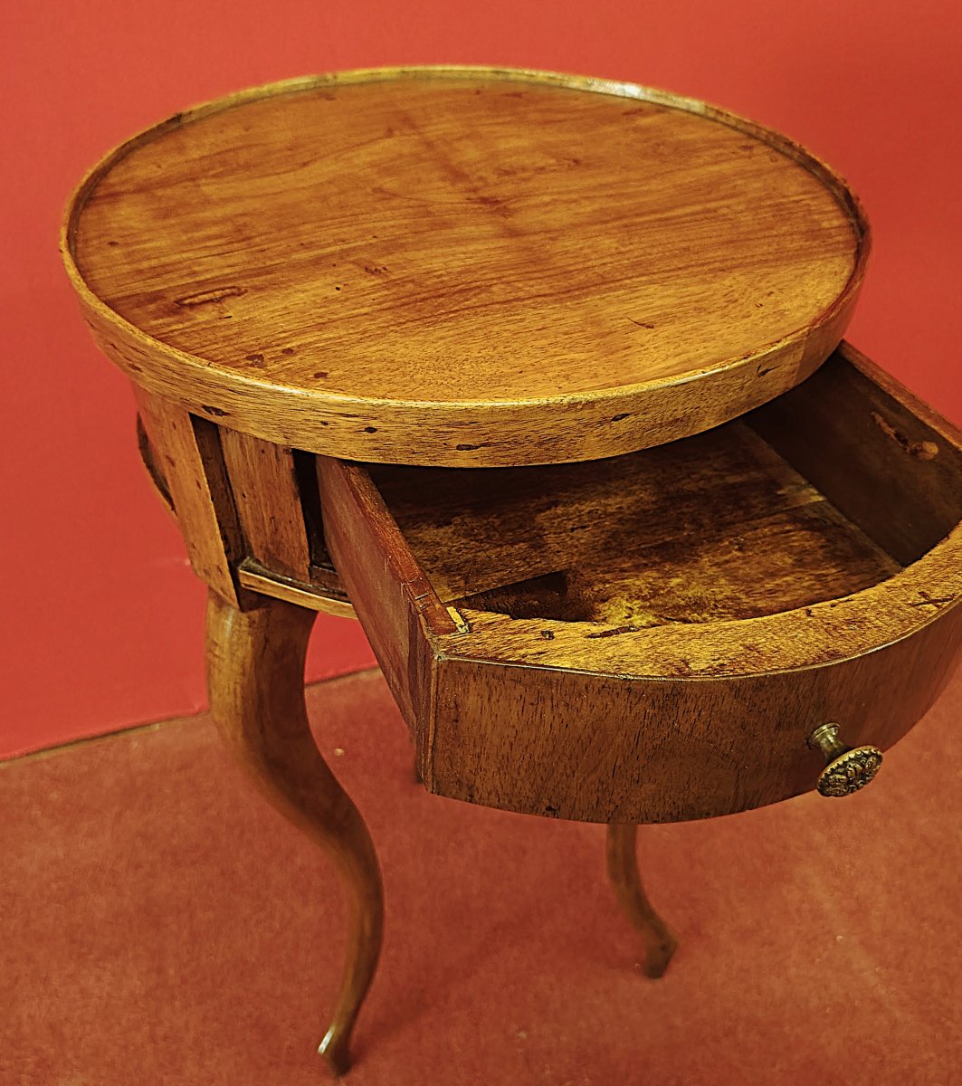 Small Round Table-photo-1