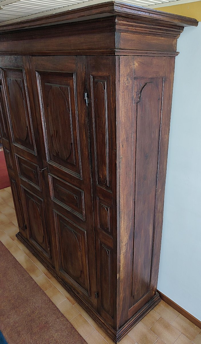 Emilian Baroque Wardrobe In Solid Walnut – 17th Century-photo-2