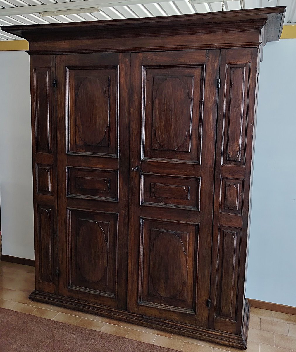 Emilian Baroque Wardrobe In Solid Walnut – 17th Century-photo-4
