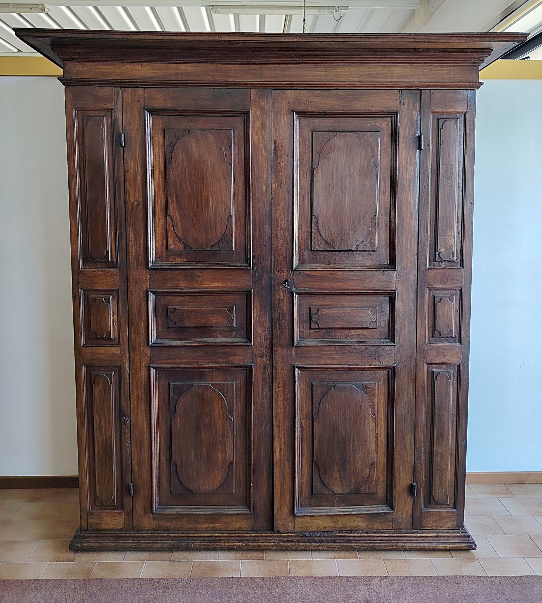 Emilian Baroque Wardrobe In Solid Walnut – 17th Century-photo-6
