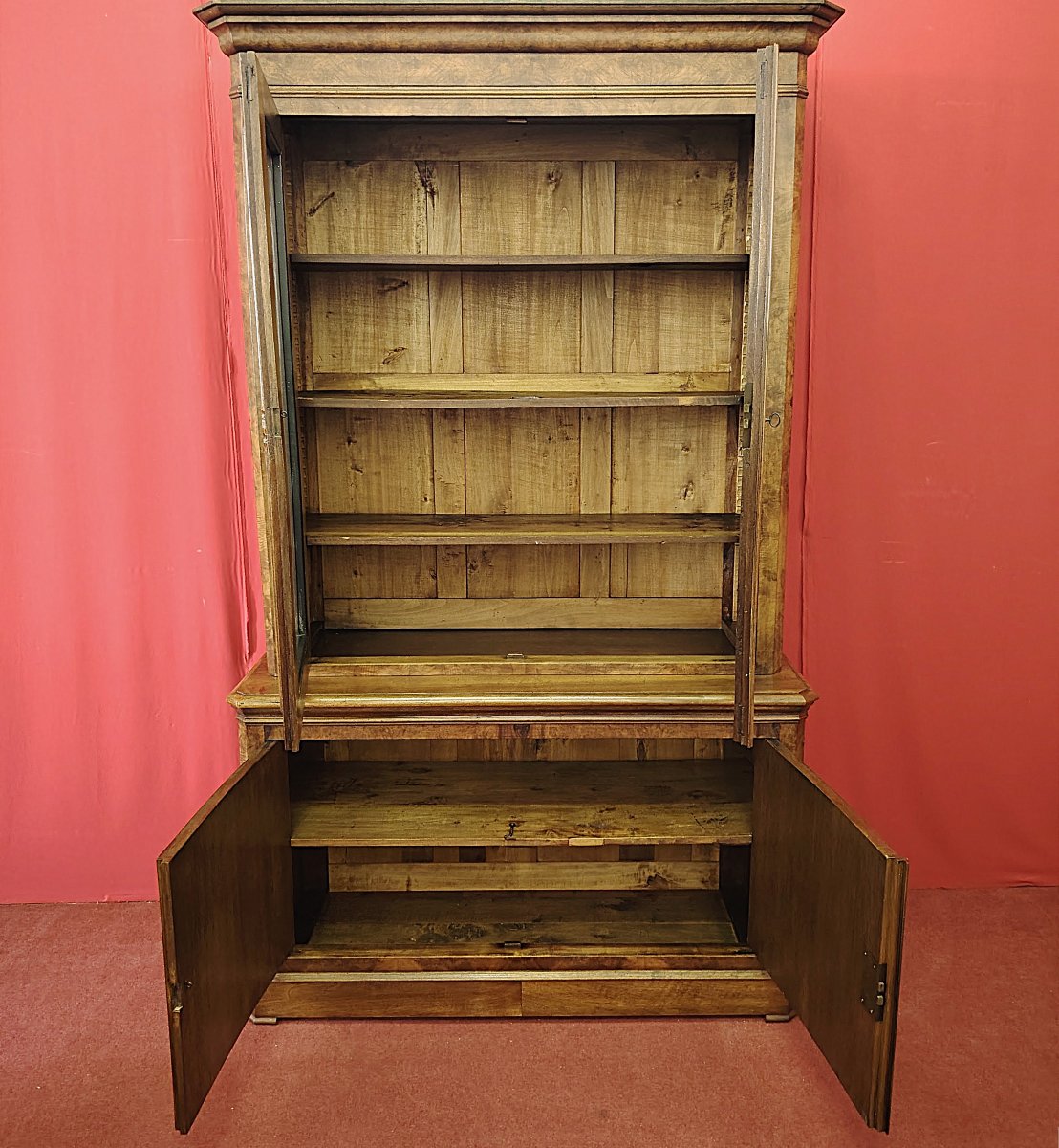 Vitrine en loupe de noyer – Double corps, XIXe siècle-photo-2