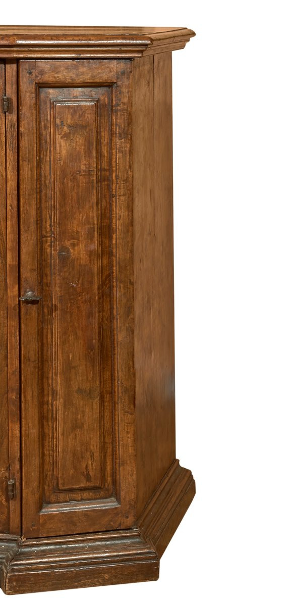 Mantua Walnut Sideboard '600-photo-1