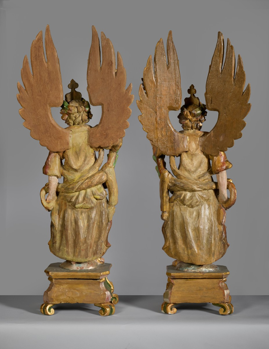 Paire d'anges portant des cierges  Sculptures en bois doré et polychrome-photo-3