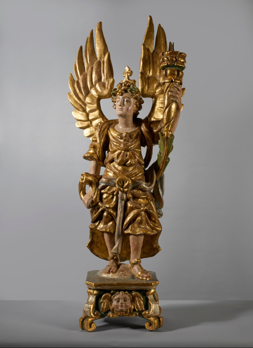 Paire d'anges portant des cierges  Sculptures en bois doré et polychrome-photo-3