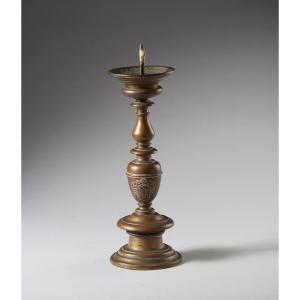 Chandelier en balustre en bronze coulé.