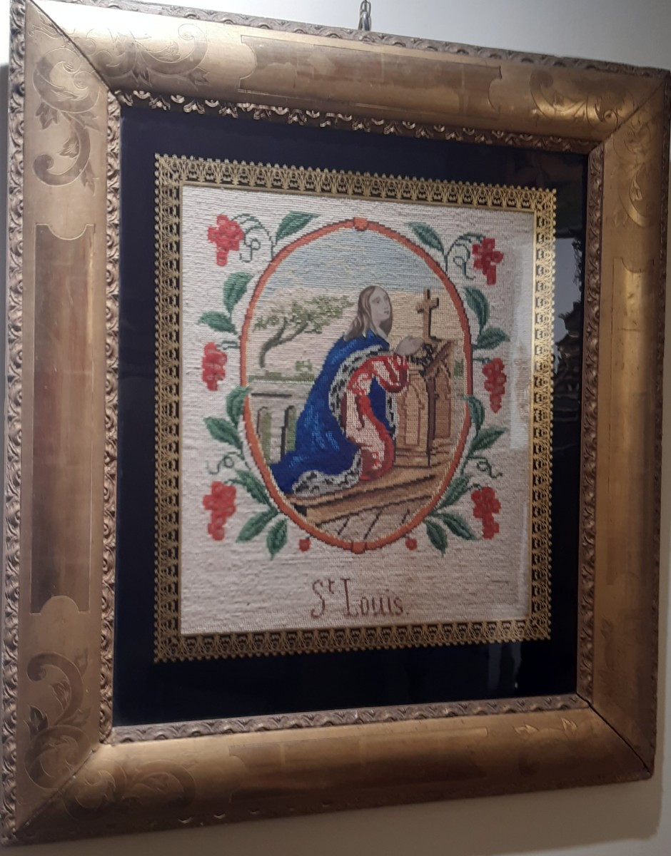 Broderie dans un cadre dorè