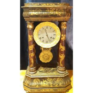 Pendule laquee XIXe siecle