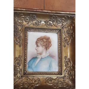Miniature sur porcelaine,moitie'du XIXe siecle