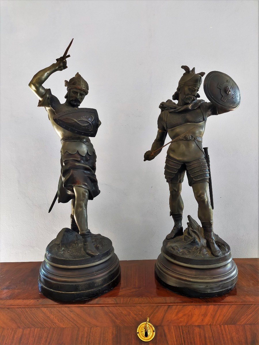 Paire De Sculptures En Métal - Detrier "guerriers".
