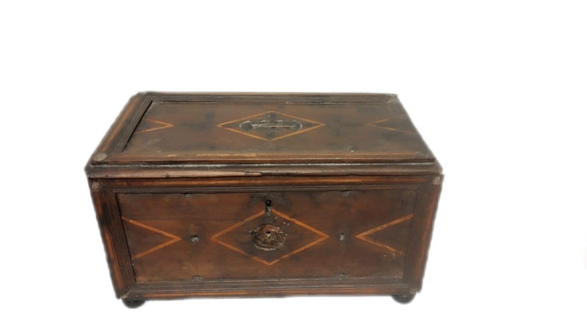 Ancient Inlaid Wooden Box From The 17th Century-photo-2