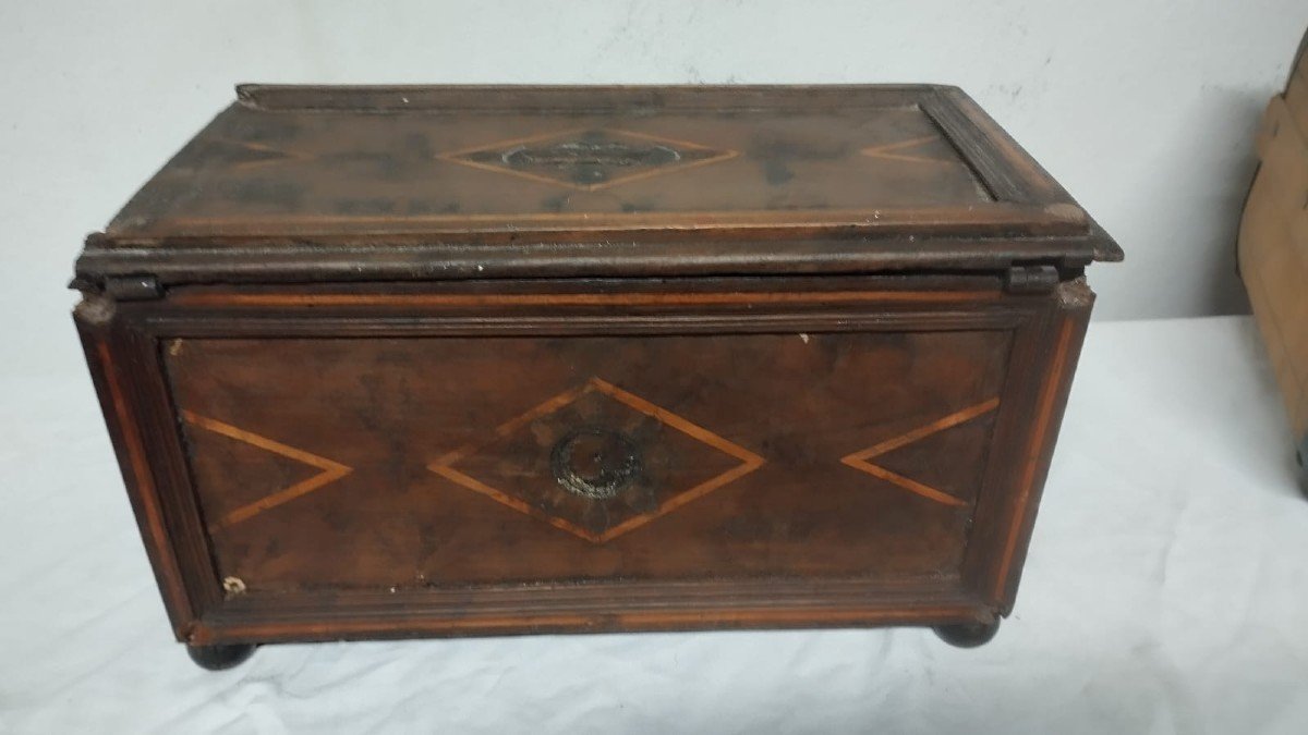 Ancient Inlaid Wooden Box From The 17th Century-photo-3