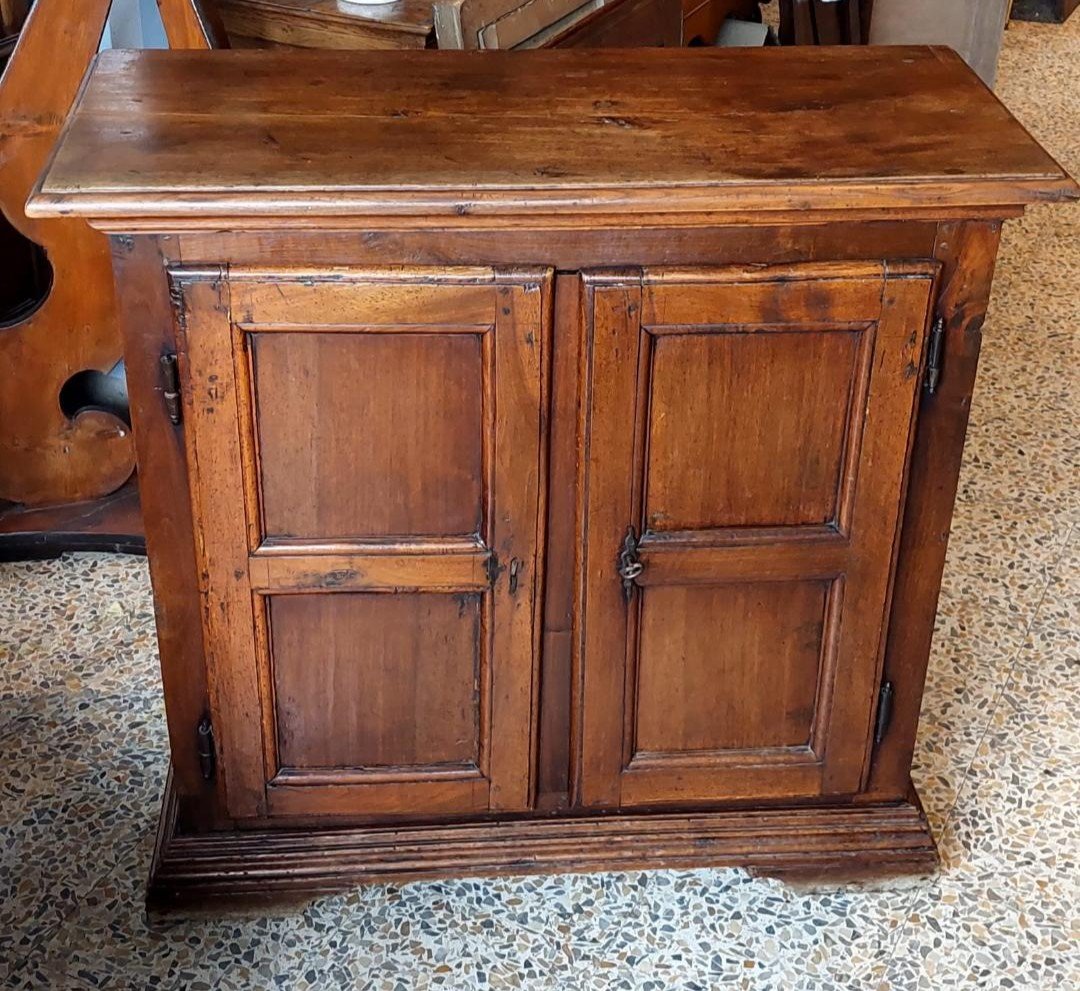 Rare Petit Buffet En Noyer Fin XVIIIème Début XVIIIème Siècle-photo-2