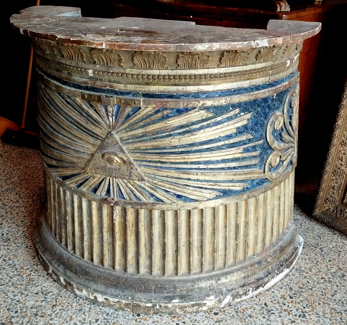 Ancien Et Beau Meuble d'Autel Ancien En Bois Sculpté, Laqué Et Doré Du 18ème Siècle-photo-4