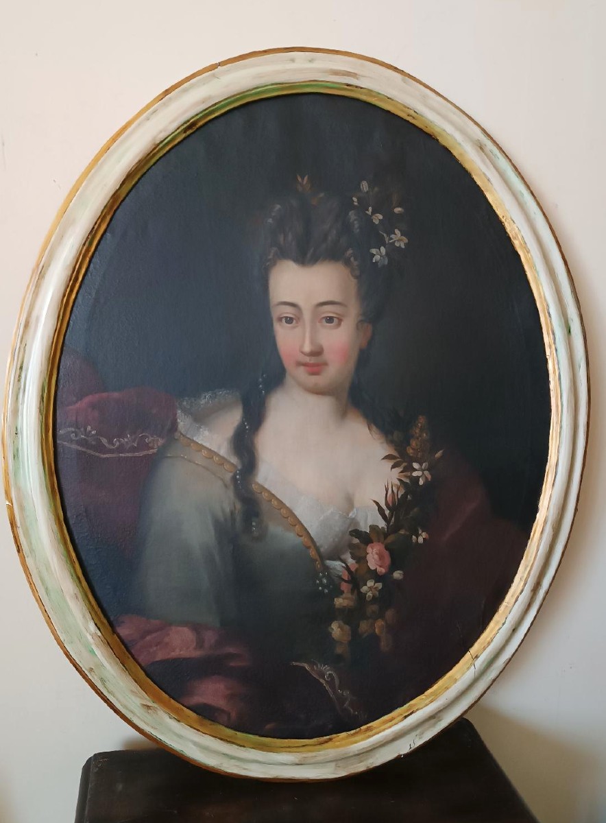 Tableau ovale portrait d'une noble femme École italienne du XVIIIe siècle 108 cm x 84 cm