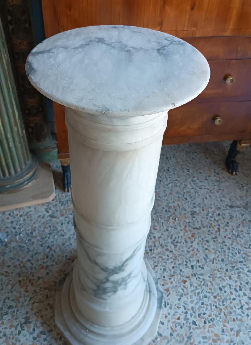 GRANDE COLONNE ANCIENNE EN ALBÂTRE-photo-1