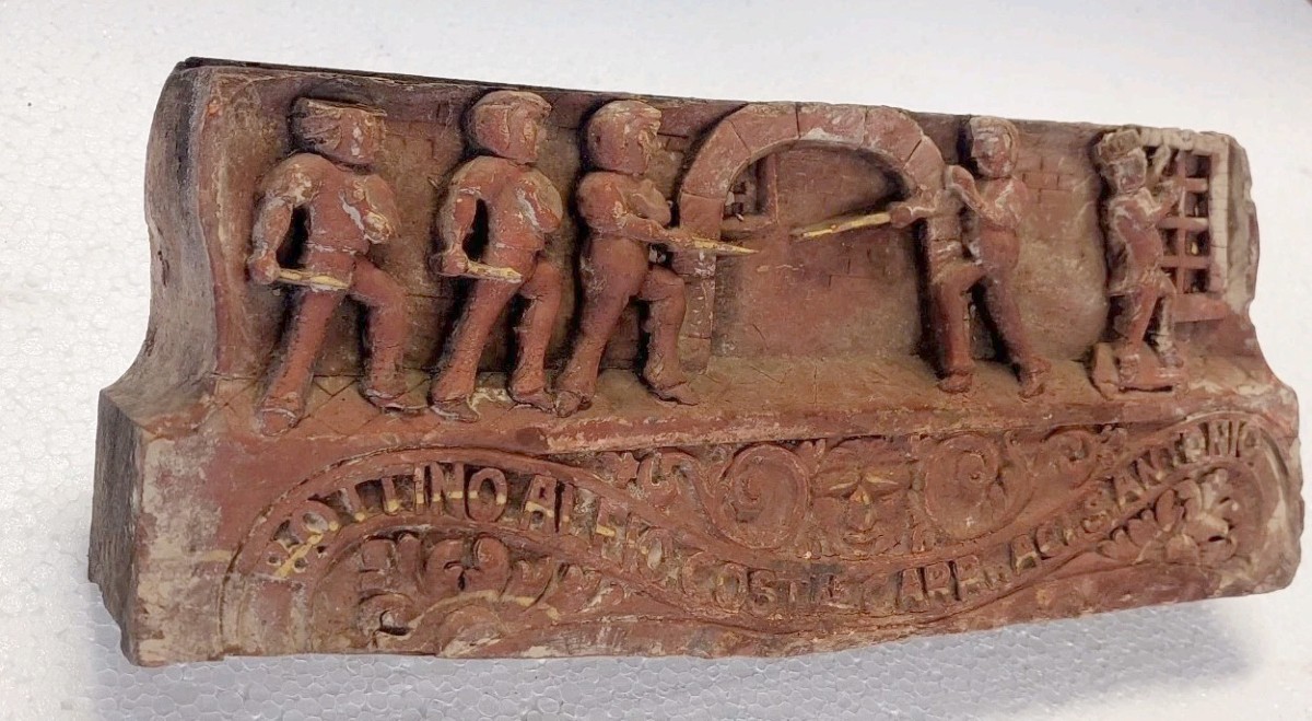 ANCIEN FRAGMENT D'UNE CHARIOT EN BOIS SCULPTÉ SICILIEN DU XIXe SIÈCLE-photo-2