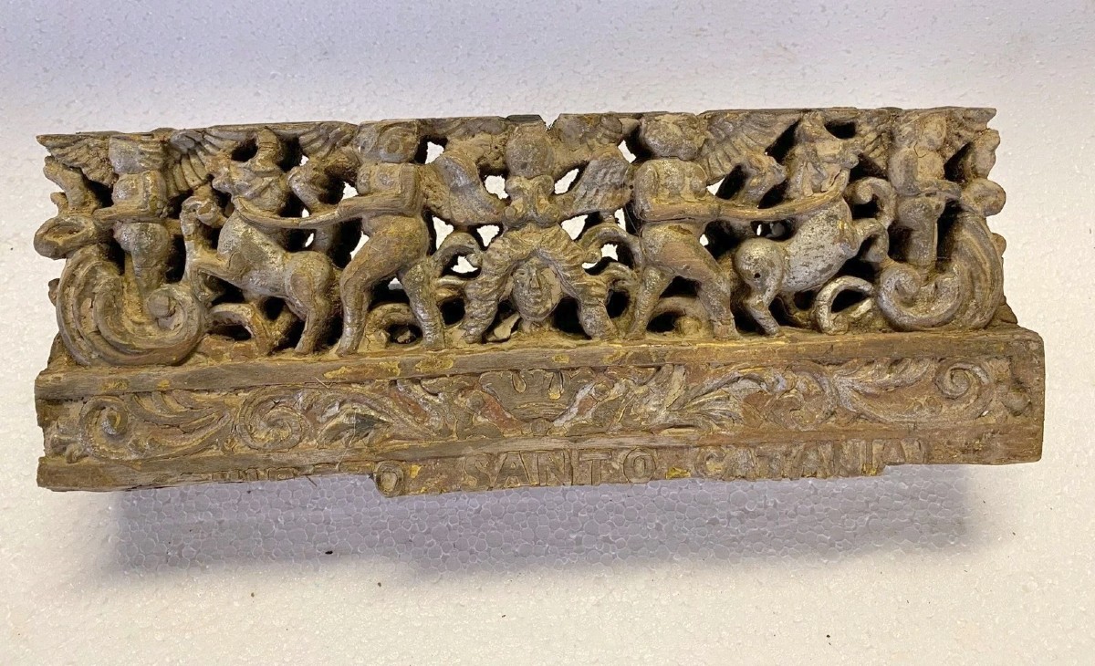 ANCIEN FRAGMENT D'UNE CHARIOT EN BOIS SCULPTÉ SICILIEN DU XIXe SIÈCLE
