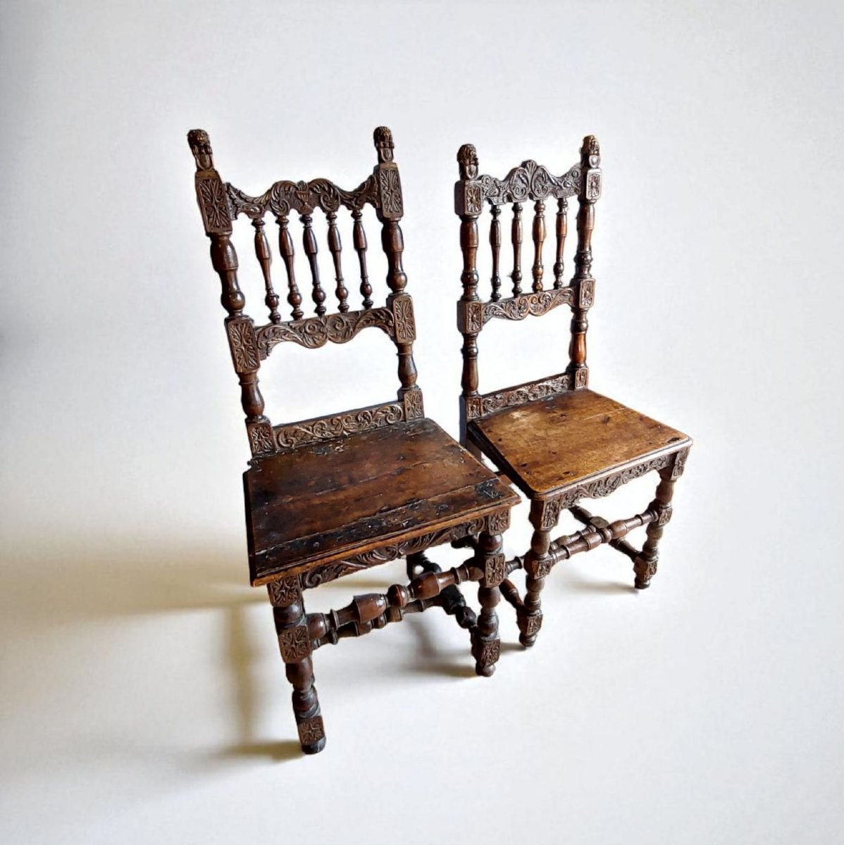 Rare Pair Of Carved Chairs, Italian Manufacture From The 17th Century-photo-4