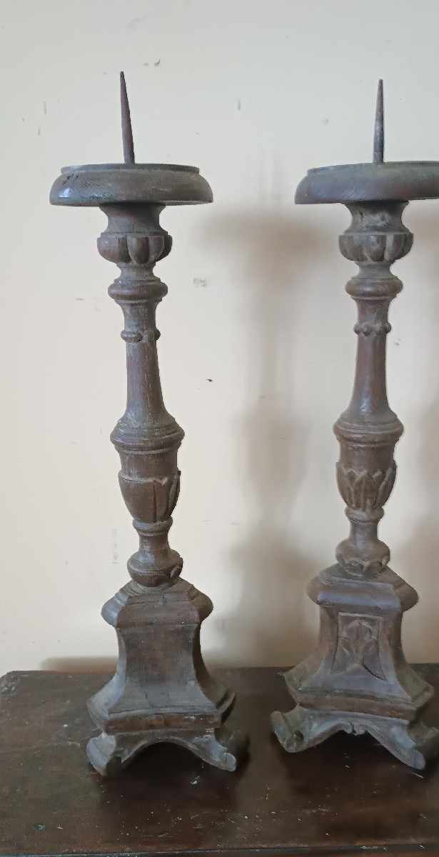 Paire de bougeoirs en bois d'Italie, fin du XVIIIe siècle-photo-1