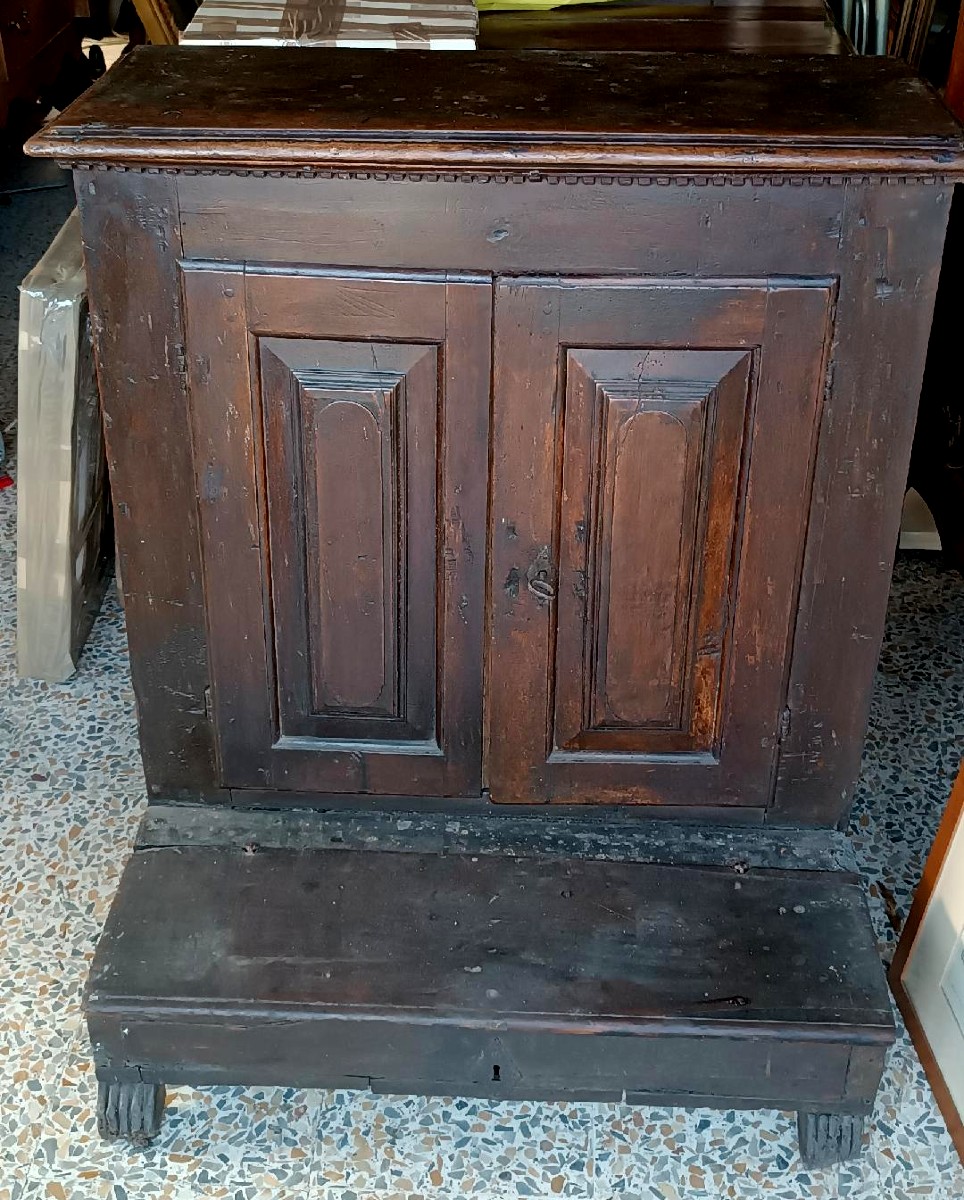 Large Walnut Kneeler Or Sideboard, Early 17th Century, Italy-photo-2