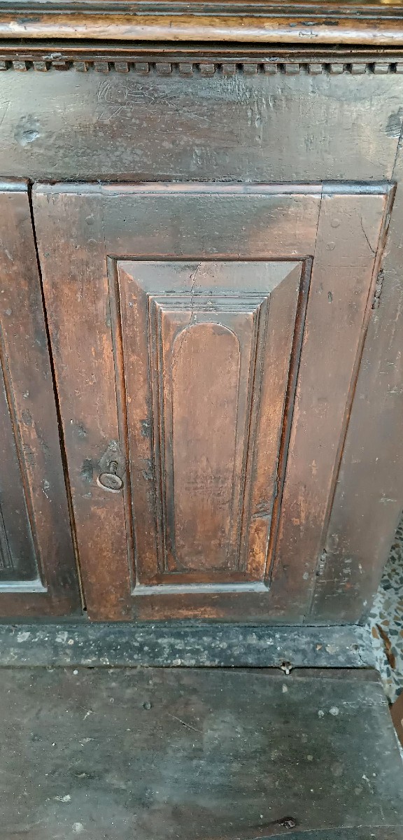 Large Walnut Kneeler Or Sideboard, Early 17th Century, Italy-photo-1