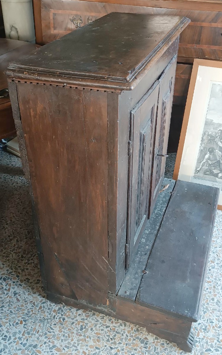 Large Walnut Kneeler Or Sideboard, Early 17th Century, Italy-photo-2