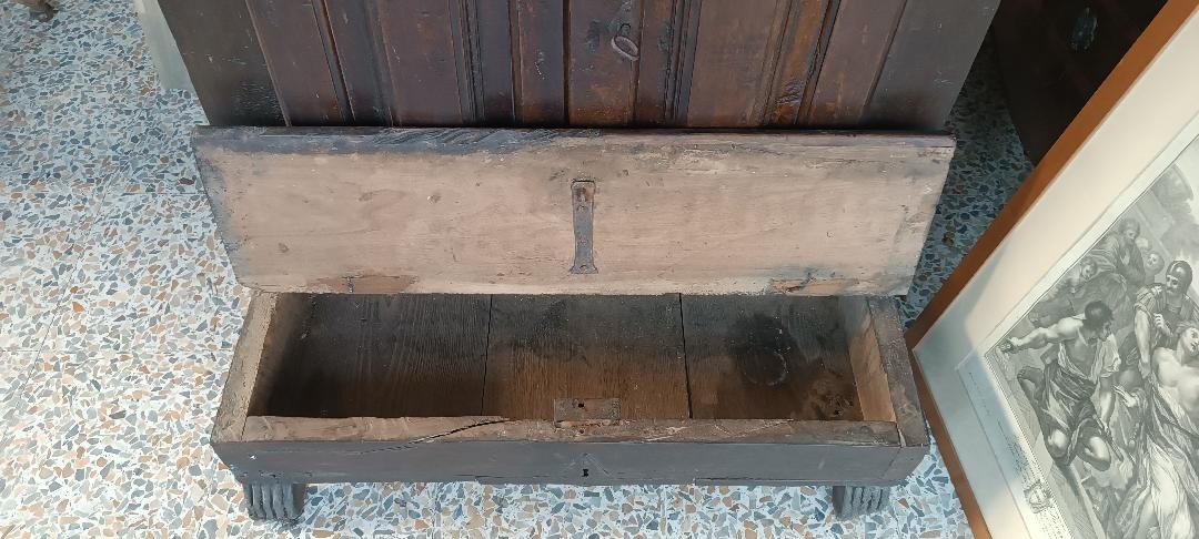 Large Walnut Kneeler Or Sideboard, Early 17th Century, Italy-photo-7