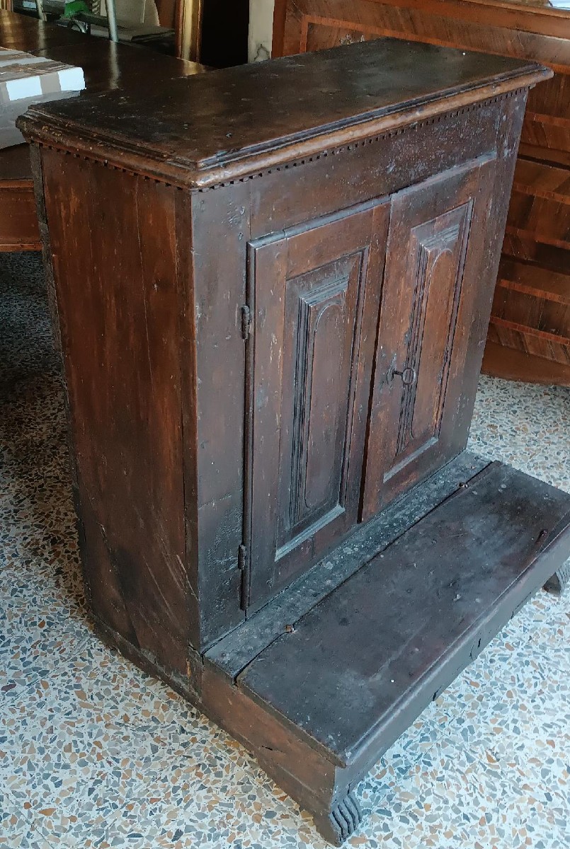 Large Walnut Kneeler Or Sideboard, Early 17th Century, Italy