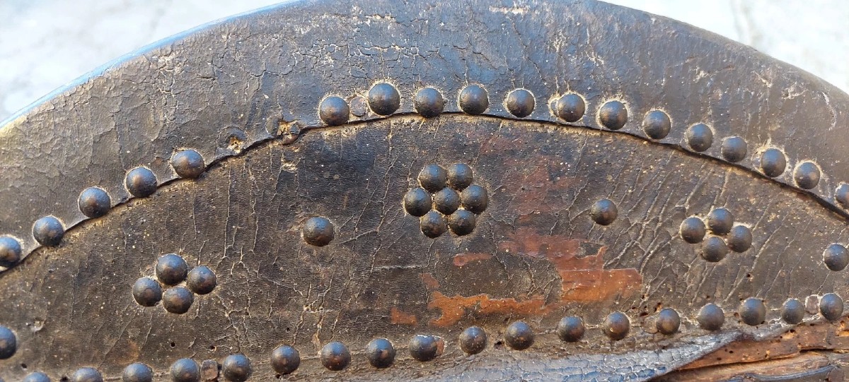 PETITE MALLE ANTIQUE EN CUIR CLOUTÉ, 18E SIÈCLE, ITALIE-photo-3