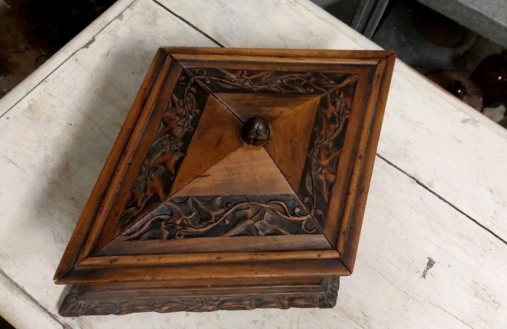 Antique Rhomboidal Carved Casket In Cilegio Wood, 19th Century, Italy-photo-2