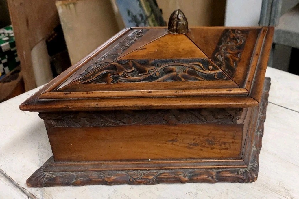 Antique Rhomboidal Carved Casket In Cilegio Wood, 19th Century, Italy-photo-3