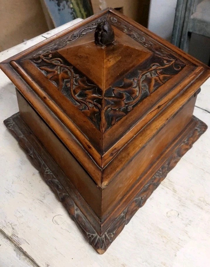 Antique Rhomboidal Carved Casket In Cilegio Wood, 19th Century, Italy-photo-4