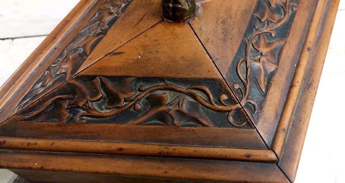 Antique Rhomboidal Carved Casket In Cilegio Wood, 19th Century, Italy-photo-2