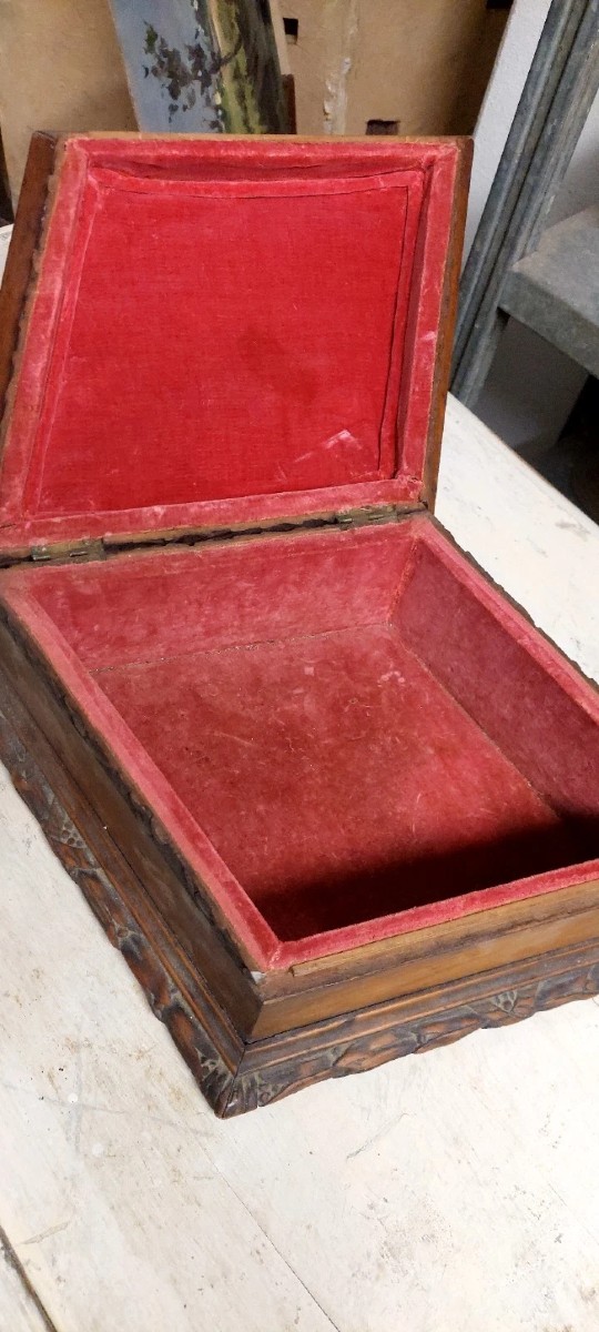 Antique Rhomboidal Carved Casket In Cilegio Wood, 19th Century, Italy-photo-3