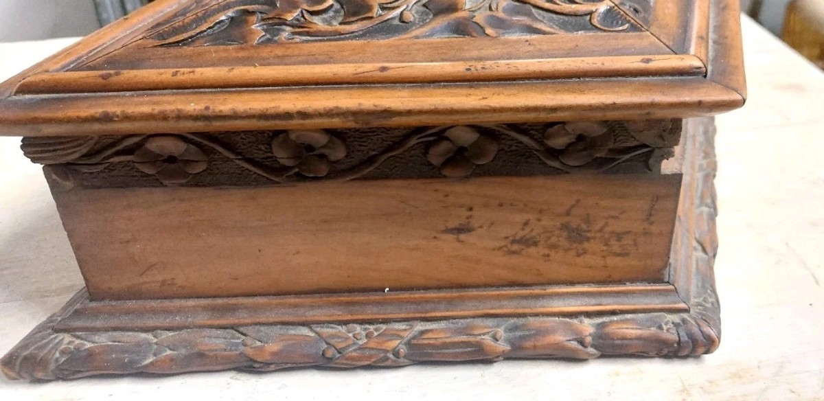 Antique Rhomboidal Carved Casket In Cilegio Wood, 19th Century, Italy-photo-4