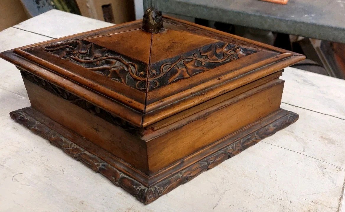 Antique Rhomboidal Carved Casket In Cilegio Wood, 19th Century, Italy-photo-5