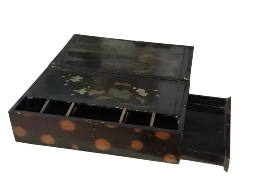 Boite Coffret Napoléon III En Bois Peint, Chinoiseries Et Incrustations De Nacre