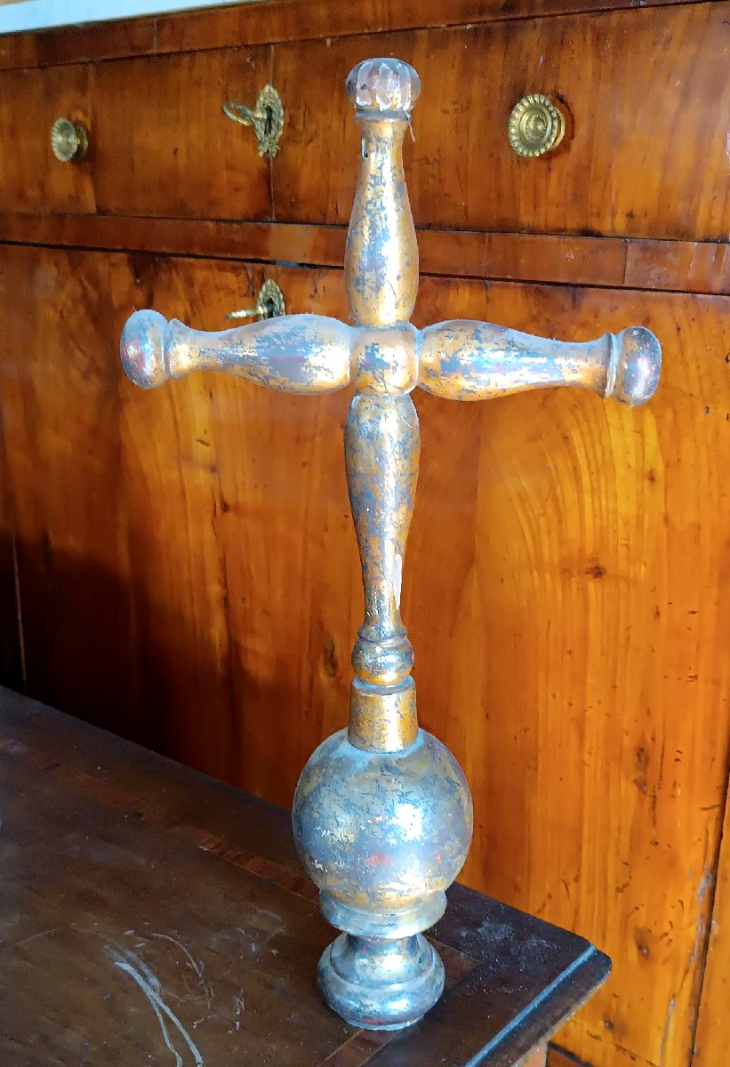 Ancient Processional Cross In Gilded Wood-photo-3