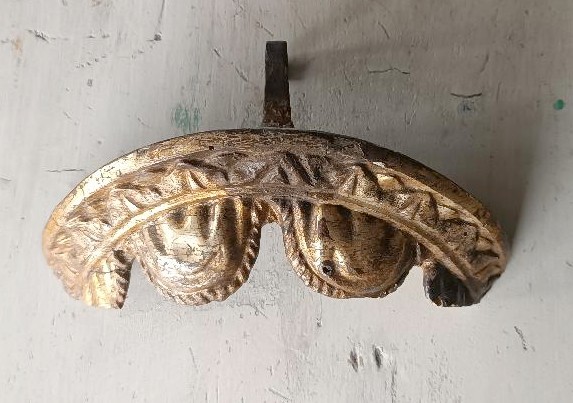 Fragment de couronne d'édicule, bois doré, XVIIIe siècle-photo-3